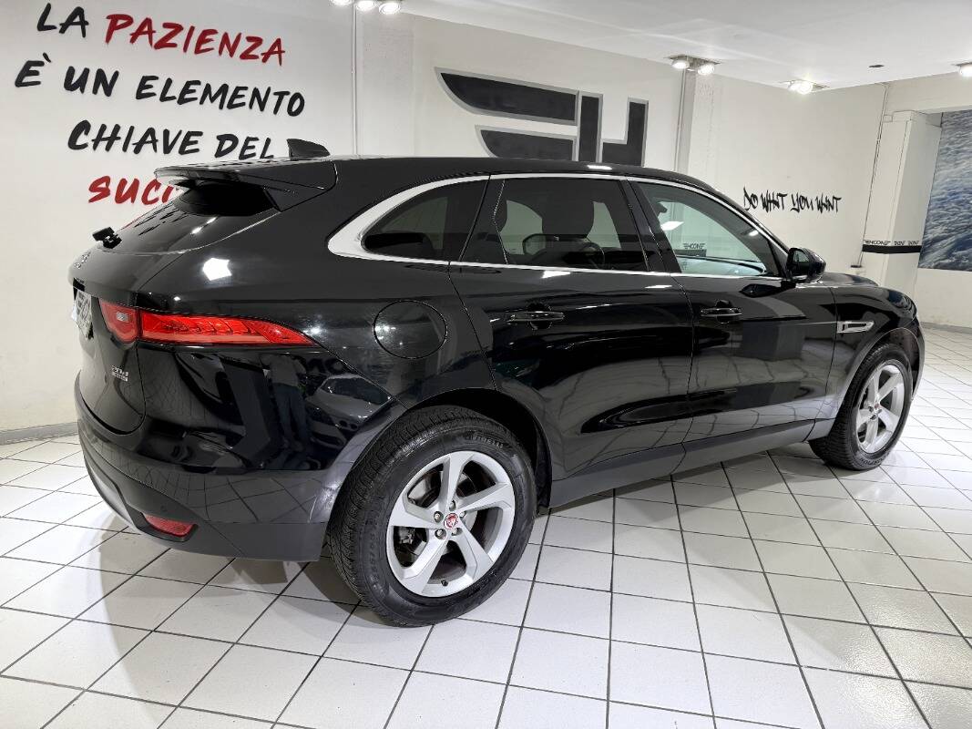 Jaguar F-Pace 2.0d i4 Prestige awd 180cv auto my20 - Immagine 8