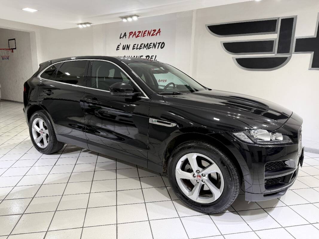 Jaguar F-Pace 2.0d i4 Prestige awd 180cv auto my20 - Immagine 9