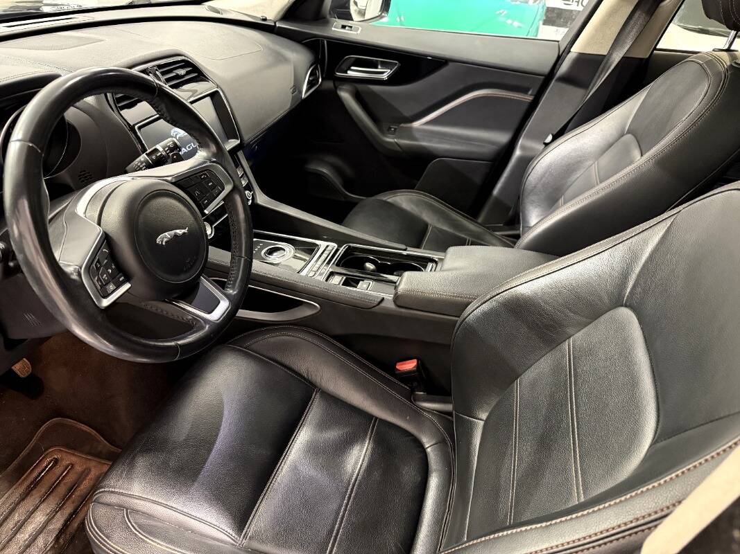 Jaguar F-Pace 2.0d i4 Prestige awd 180cv auto my20 - Immagine 14