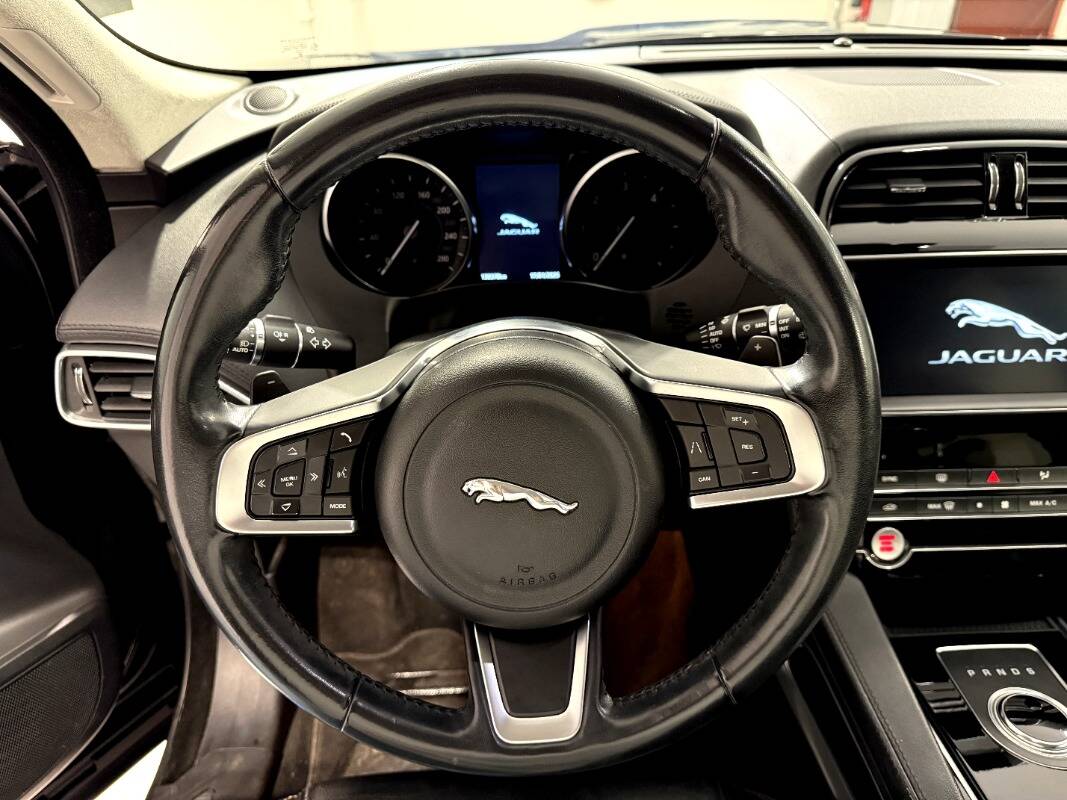 Jaguar F-Pace 2.0d i4 Prestige awd 180cv auto my20 - Immagine 16