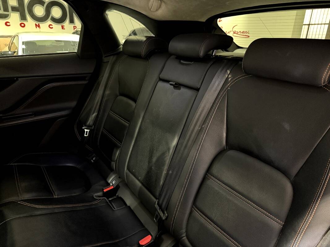 Jaguar F-Pace 2.0d i4 Prestige awd 180cv auto my20 - Immagine 21