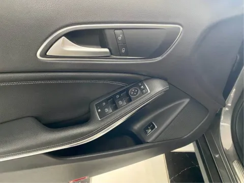 Mercedes GLA 200 d Sport auto - Immagine 12