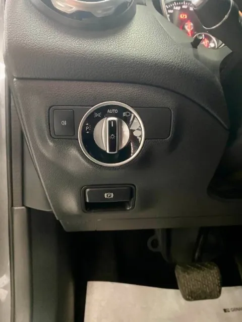 Mercedes GLA 200 d Sport auto - Immagine 14