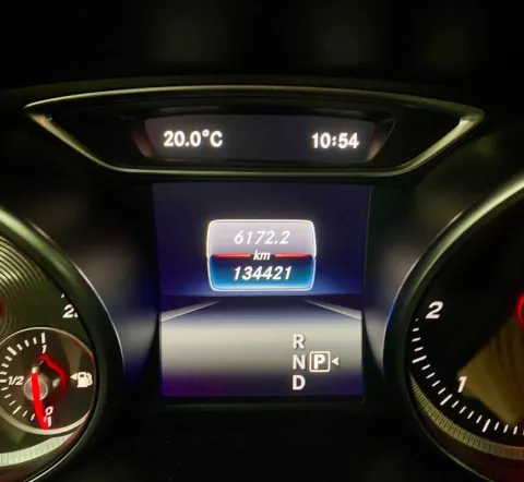 Mercedes GLA 200 d Sport auto - Immagine 16