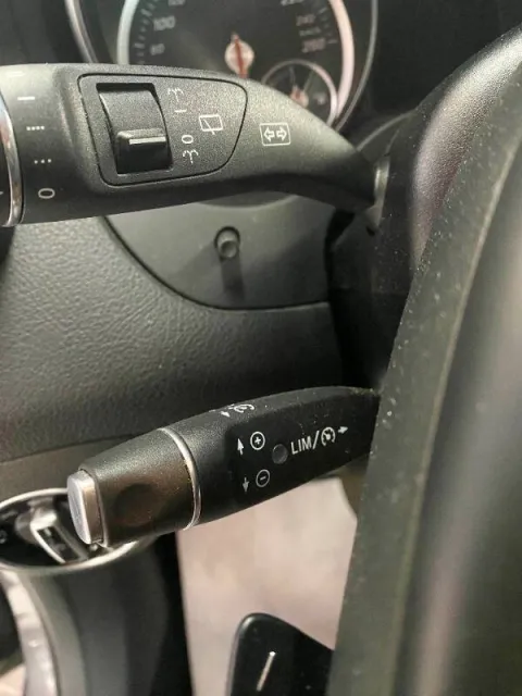 Mercedes GLA 200 d Sport auto - Immagine 17