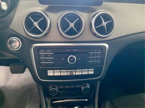 Mercedes GLA 200 d Sport auto - Immagine 20
