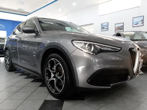 Alfa Romeo Stelvio 2.2 t Sport Tech rwd 160cv auto - Immagine 3