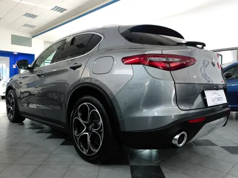 Alfa Romeo Stelvio 2.2 t Sport Tech rwd 160cv auto - Immagine 4
