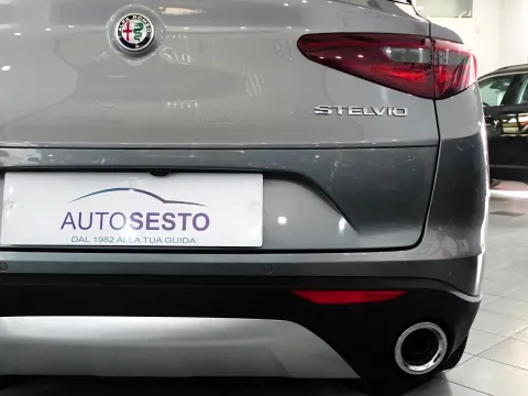 Alfa Romeo Stelvio 2.2 t Sport Tech rwd 160cv auto - Immagine 7
