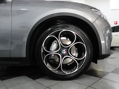 Alfa Romeo Stelvio 2.2 t Sport Tech rwd 160cv auto - Immagine 13