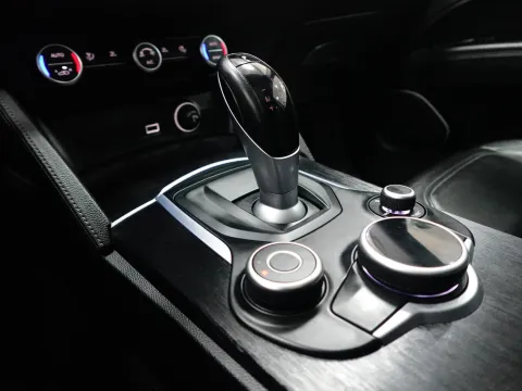 Alfa Romeo Stelvio 2.2 t Sport Tech rwd 160cv auto - Immagine 25