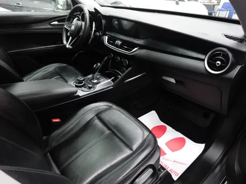 Alfa Romeo Stelvio 2.2 t Sport Tech rwd 160cv auto - Immagine 27