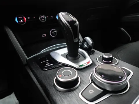 Alfa Romeo Stelvio 2.2 t Business Q4 190cv auto - Immagine 26