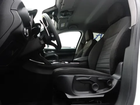 Alfa Romeo Stelvio 2.2 t Business Q4 190cv auto - Immagine 27