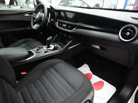 Alfa Romeo Stelvio 2.2 t Business Q4 190cv auto - Immagine 28