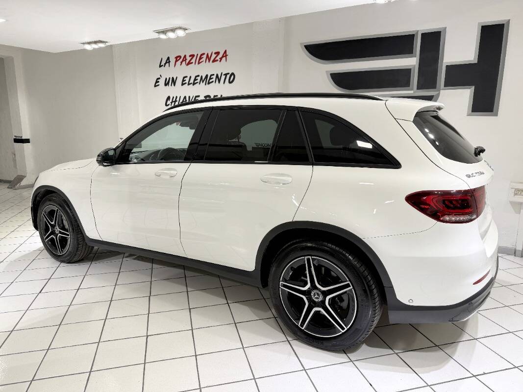 Mercedes GLC 220 d Sport 4matic auto - Immagine 4