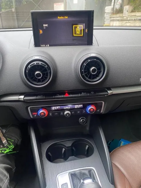 Jaguar E-Pace 2.0d i4 R-Dynamic awd 180cv auto - Immagine 3