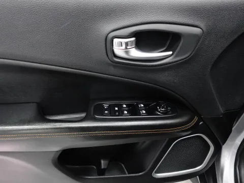 Jeep Compass 2.0 mjt Limited 4wd 140cv auto - Immagine 24