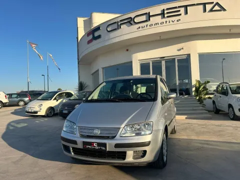 Fiat Idea 1.3 mjt 16v Black Star - Immagine 2
