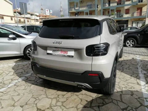 Jeep Avenger 1.2 turbo e-hybrid mhev Summit fwd 110cv edct6 - Immagine 4