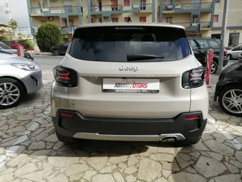Jeep Avenger 1.2 turbo e-hybrid mhev Summit fwd 110cv edct6 - Immagine 5