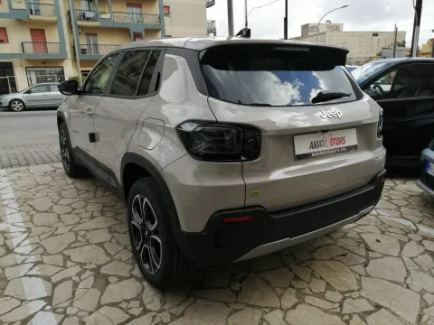 Jeep Avenger 1.2 turbo e-hybrid mhev Summit fwd 110cv edct6 - Immagine 6