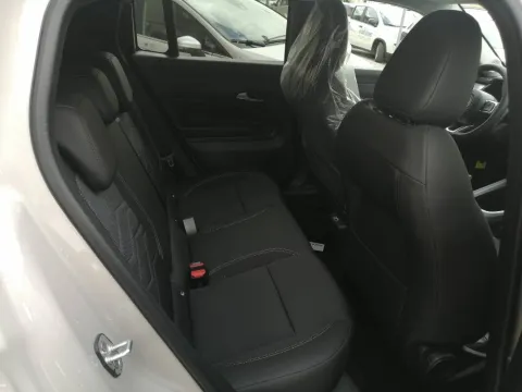 Jeep Avenger 1.2 turbo e-hybrid mhev Summit fwd 110cv edct6 - Immagine 11