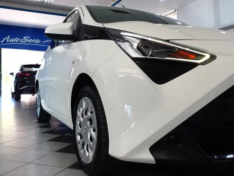 Toyota Aygo 5p 1.0 x-cool 72cv - Immagine 8