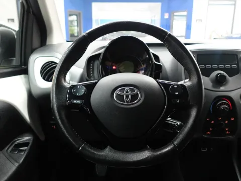 Toyota Aygo 5p 1.0 x-cool 72cv - Immagine 10