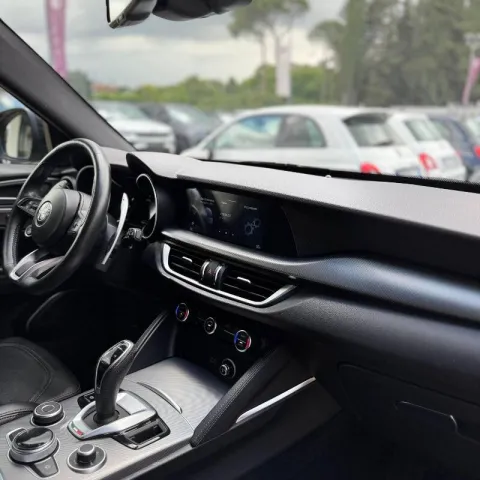 Alfa Romeo Stelvio 2.2 t Veloce Ti Q4 210cv auto - Immagine 14