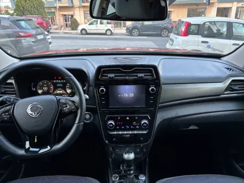 Ssangyong Tivoli 1.6 Exclusive awd - Immagine 12