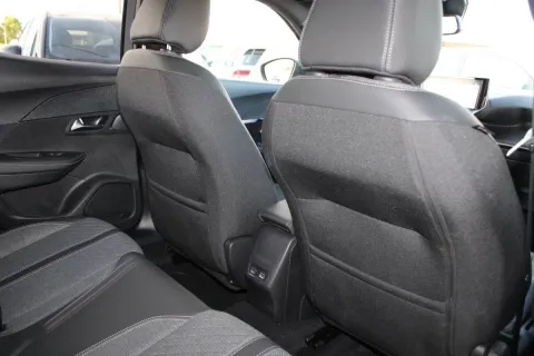 Peugeot 2008 1.2 puretech Allure s&s 130cv eat8 - Immagine 9
