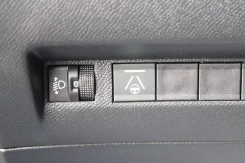 Peugeot 2008 1.2 puretech Allure s&s 130cv eat8 - Immagine 27