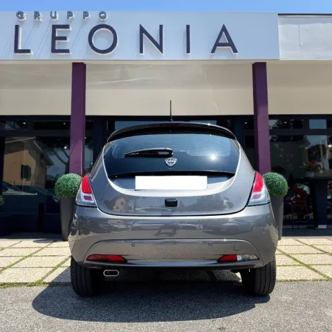 Toyota C-HR 1.8h Business e-cvt - Immagine 5
