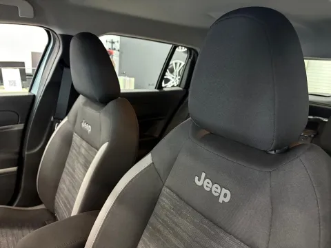 Jeep Avenger 1.2 turbo Longitude fwd 100cv - Immagine 8