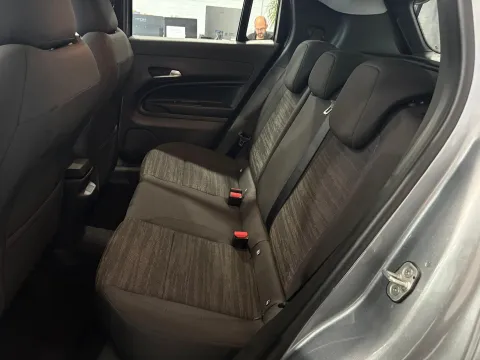 Jeep Avenger 1.2 turbo Longitude fwd 100cv - Immagine 9