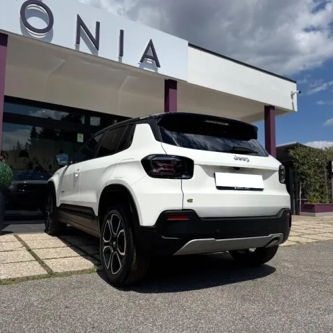 Jeep Avenger 1.2 turbo e-hybrid mhev Summit fwd 110cv edct6 - Immagine 4