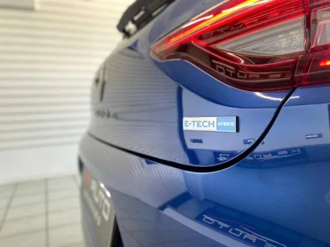 Renault Clio 1.6 E-Tech hybrid R.S. Line 140cv auto - Immagine 8