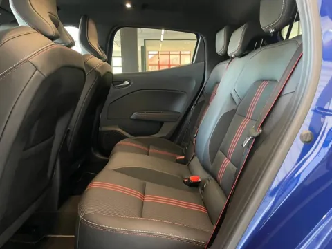 Renault Clio 1.6 E-Tech hybrid R.S. Line 140cv auto - Immagine 12