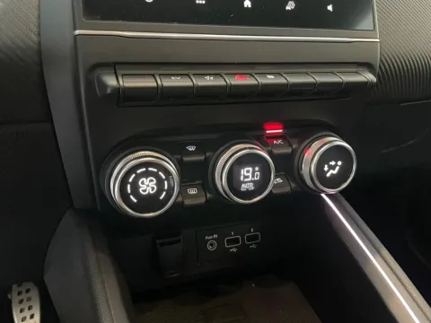 Renault Clio 1.6 E-Tech hybrid R.S. Line 140cv auto - Immagine 22