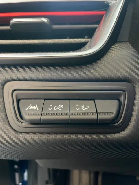 Renault Clio 1.6 E-Tech hybrid R.S. Line 140cv auto - Immagine 26