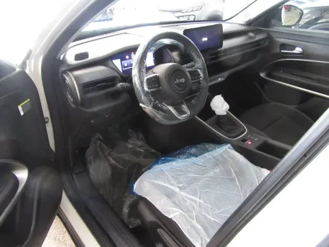 Jeep Avenger 1.2 turbo Altitude fwd 100cv - Immagine 9