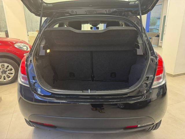 Lancia Ypsilon III 1.0 firefly hybrid Silver s&s 70cv - Immagine 9