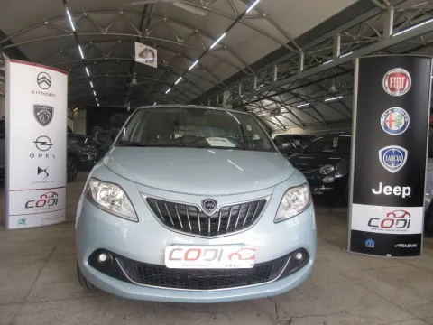 Lancia Ypsilon 1.0 firefly hybrid Gold Plus s&s 70cv - Immagine 1