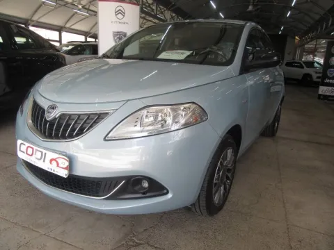 Lancia Ypsilon 1.0 firefly hybrid Gold Plus s&s 70cv - Immagine 2