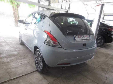 Lancia Ypsilon 1.0 firefly hybrid Gold Plus s&s 70cv - Immagine 5