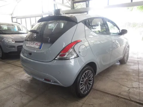 Lancia Ypsilon 1.0 firefly hybrid Gold Plus s&s 70cv - Immagine 7
