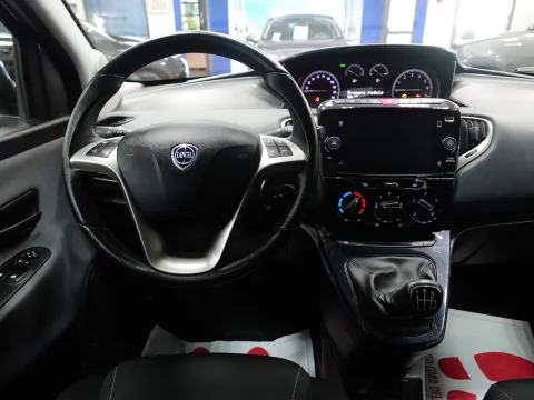 Lancia Ypsilon 1.0 firefly hybrid Gold s&s 70cv 5p.ti - Immagine 12