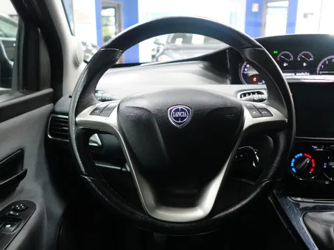 Lancia Ypsilon 1.0 firefly hybrid Gold s&s 70cv 5p.ti - Immagine 13