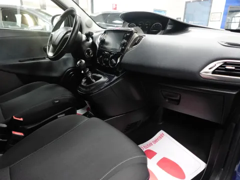 Lancia Ypsilon 1.0 firefly hybrid Gold s&s 70cv 5p.ti - Immagine 19